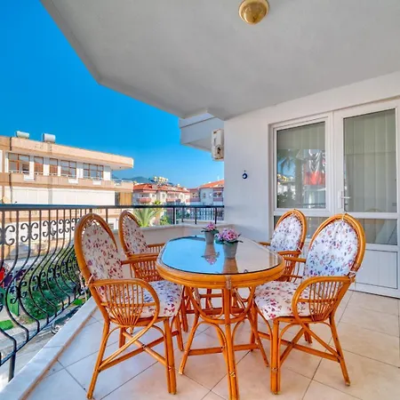 Sehir Ve Denizin Ortasinda Apartmán